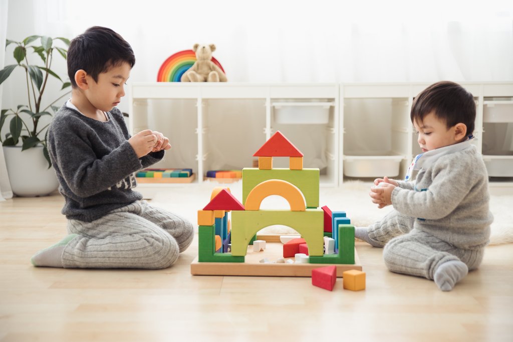 kids playing blocks toy